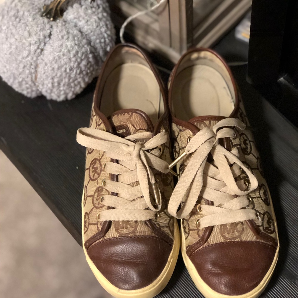 USED MICHAEL KORS TENNIS SHOES